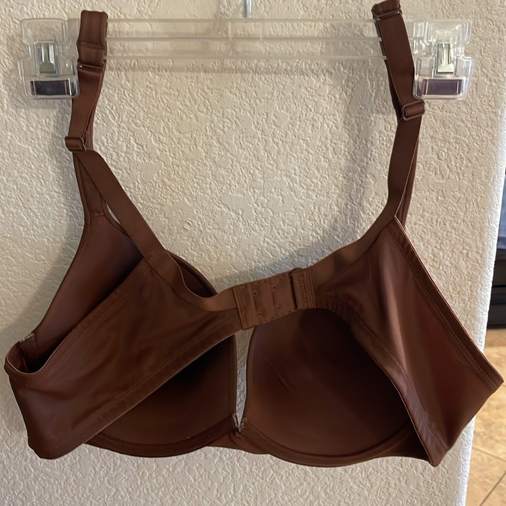 Like New - Cacique Smooth Boost Plunge Bra - Tiramisu - 40B - Picture 2 of 5